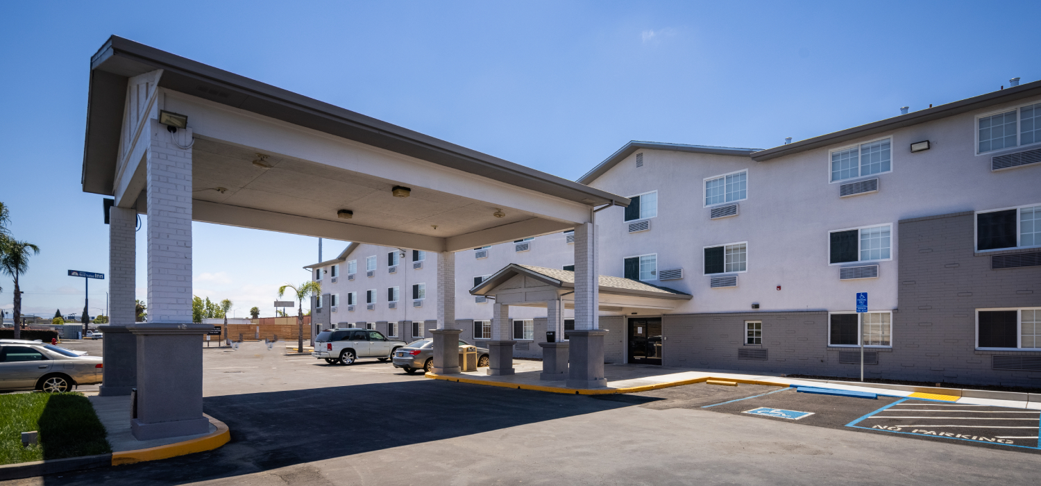 TAKE ADVANTAGE OF OUR AMENITIES THAT INCLUDE PARKING AND WIFI